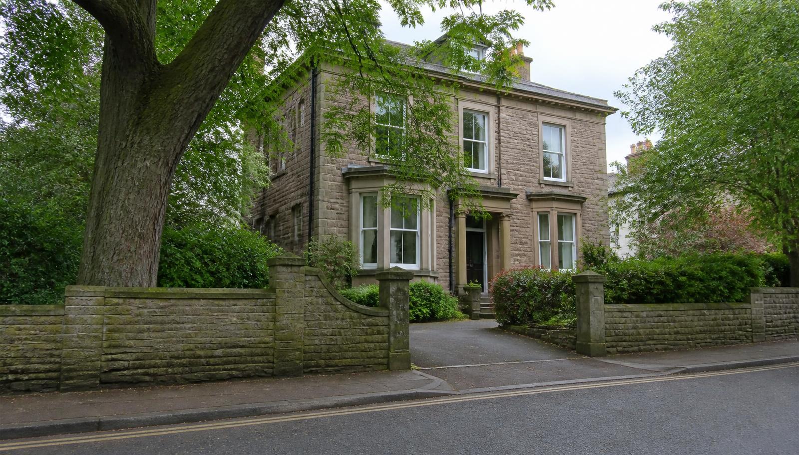Heating engineers covering Bowdon — local streets and housing in Bowdon, Greater Manchester